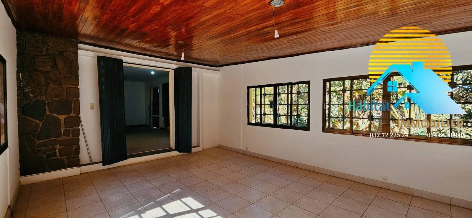 Location · Villa basse F5 · Ambatobe, Antananarivo - photo 6