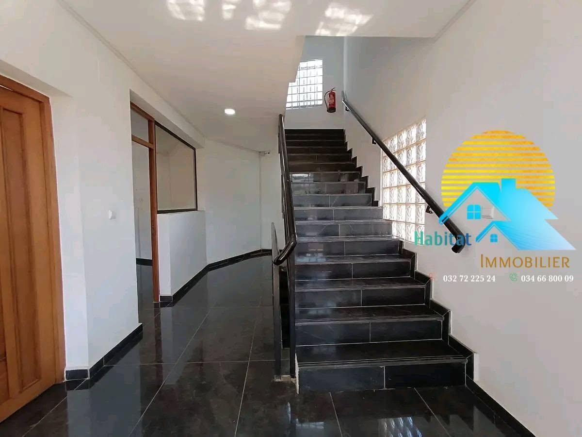 Location · Maison F8 (R+3) · Tsiadana, Antananarivo - photo 3