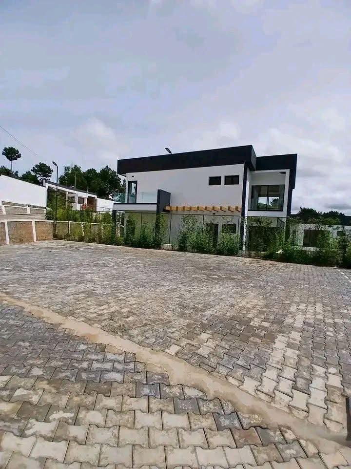 Vente · Villa haut standing (habitable 252 m²) · Ambohijanaka, Antananarivo - photo 1