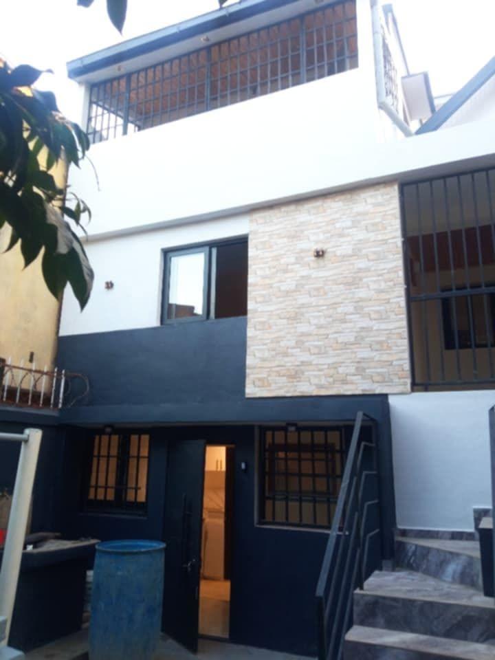 Location · Maison F4 (étage) · Analamahitsy, Antananarivo - photo 1