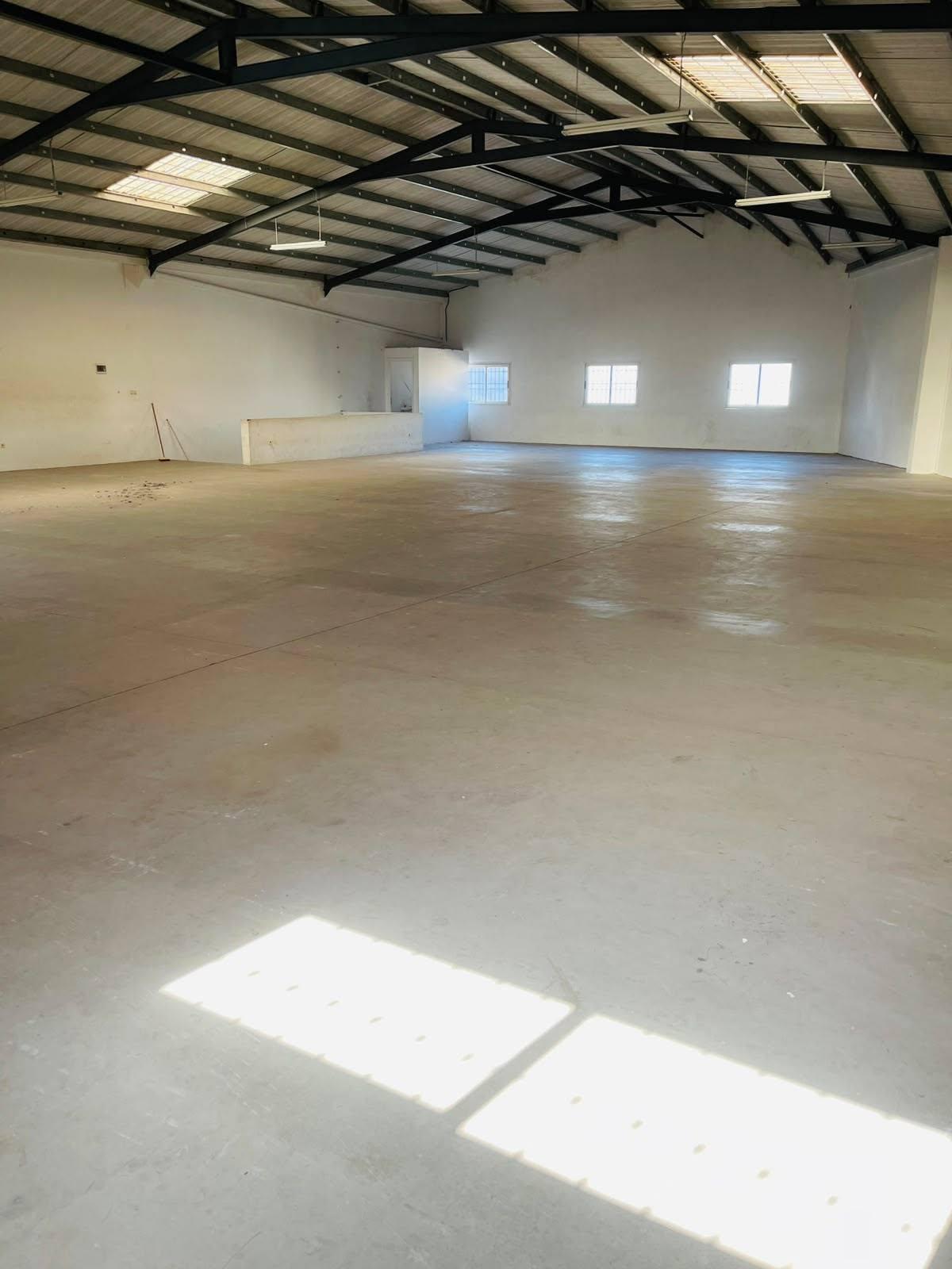 Location · Entrepôts 874 & 630 m² · Ambohibao, Antananarivo - photo 2