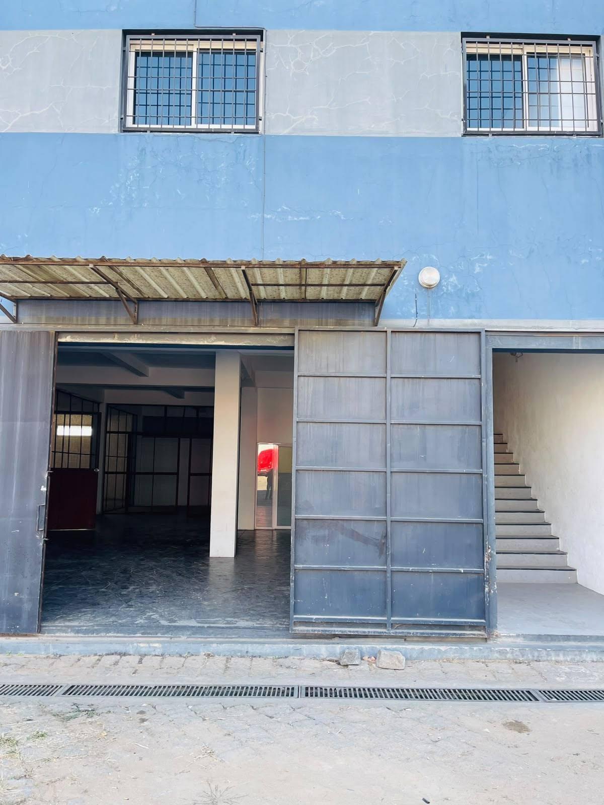 Location · Entrepôts 874 & 630 m² · Ambohibao, Antananarivo - photo 4