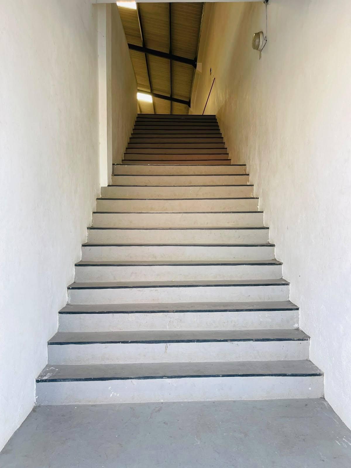 Location · Entrepôts 874 & 630 m² · Ambohibao, Antananarivo - photo 8